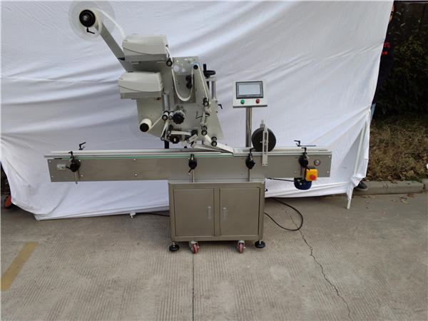 Automaatne kleebise tasapinna märgistamise masin lameda pudeli jaoks 