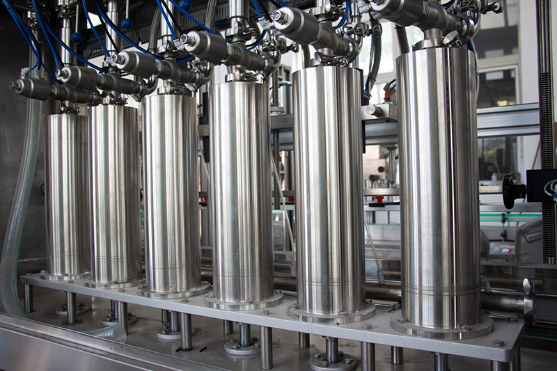 Automaatne kosmeetiliste parfüümide vedelate villimispudelite täitmise masin