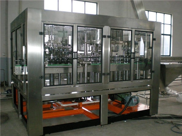 Automaatne klaaspudeli veega täitmise masin