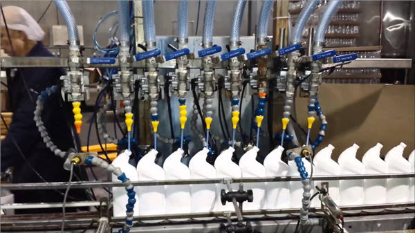 Täisautomaatne WC-puhastusvahendi pleegitamine Lineaarse tüüpi täitemasin