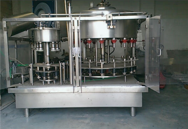 10-pealine negatiivse rõhuga parfüümipudelite täitmise masin