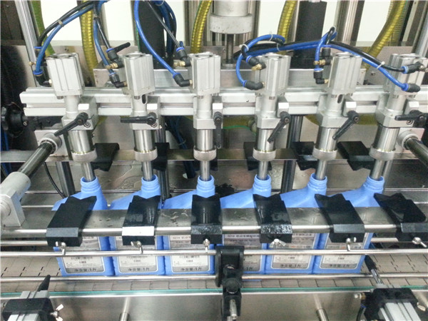 6-pealine automaatne mootoriõli täitmise masin