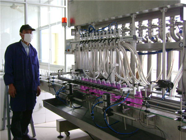 pudelivedeliku täitmise masin